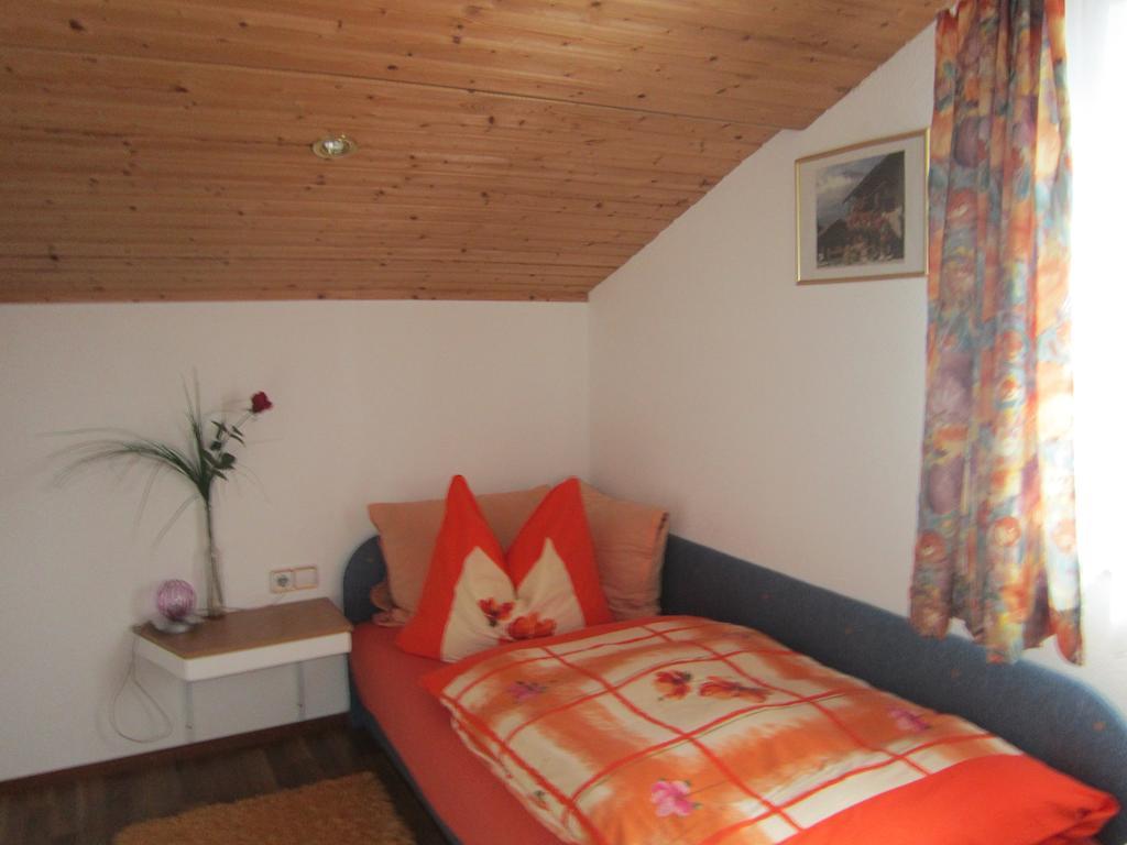 Haus Jochum Bed & Breakfast Langen am Arlberg Bilik gambar